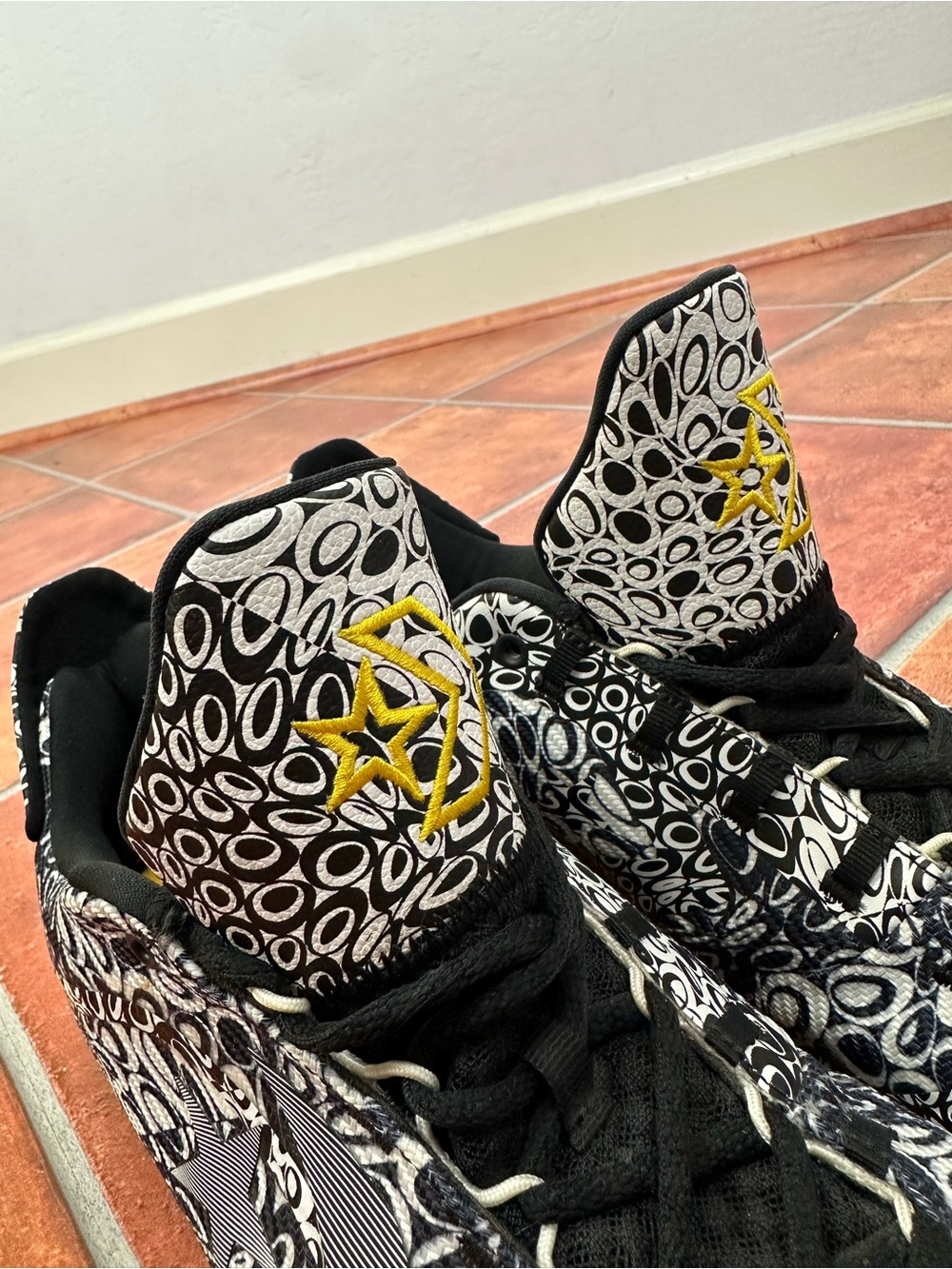 One of a Kind! Converse Draymond Green Christmas Day Signature Shoe - Picture 7 of 13